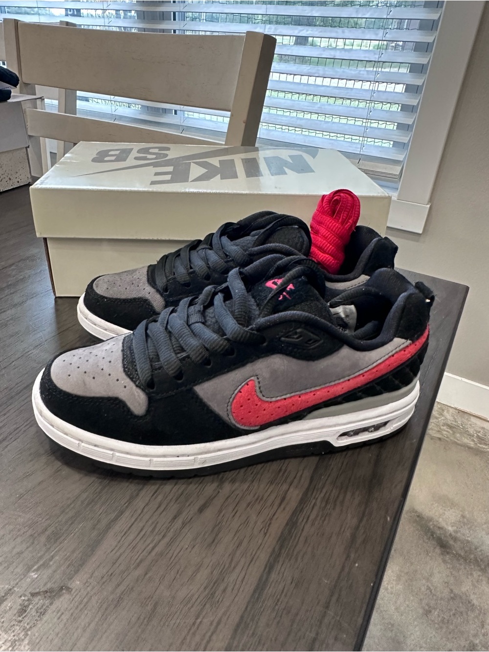 Nike SB Paul Rodriguez Zoom Air Low Black/Red/Gray Suede US 4 IM7147-001